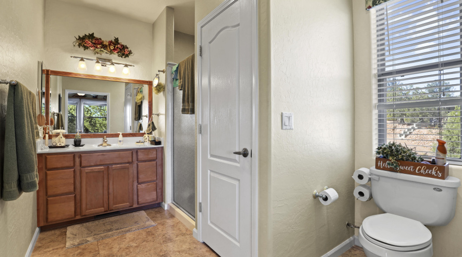 Guest Bathroom Upstairs