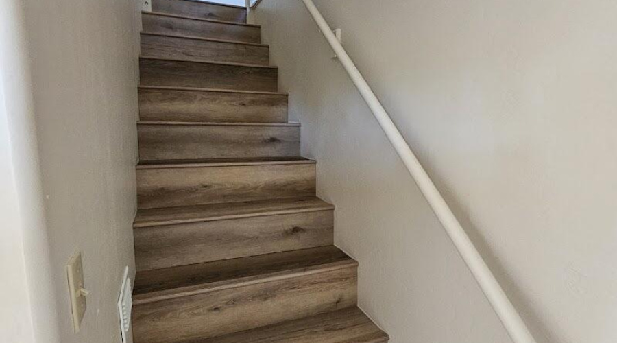 011_Staircase to Main Bedroom