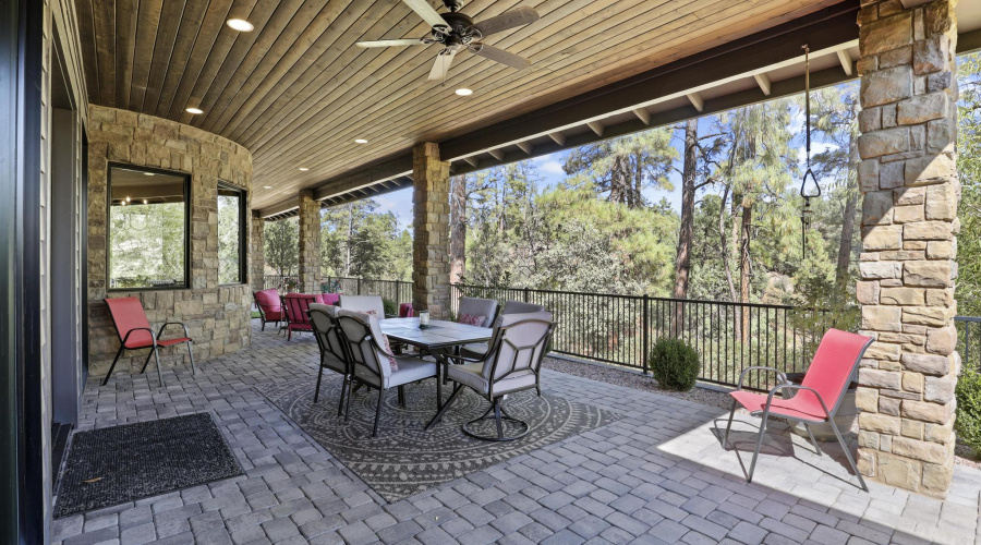 Beautiful Outdoor Pavered Patio