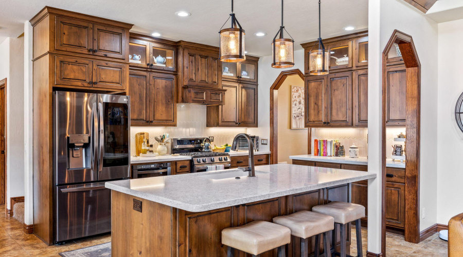 Kitchen with Breakfast Bar