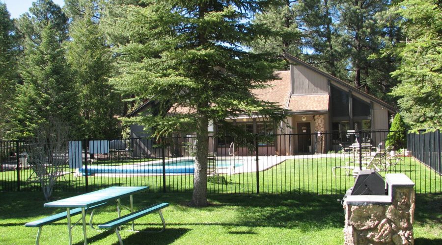 picnic area to pool