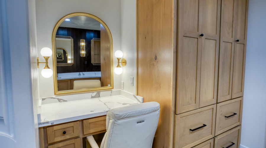 Stunning Built-In Vanity in Bathroom