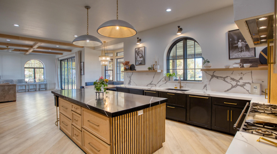 Gourmet Kitchen w/Miles of Quartz