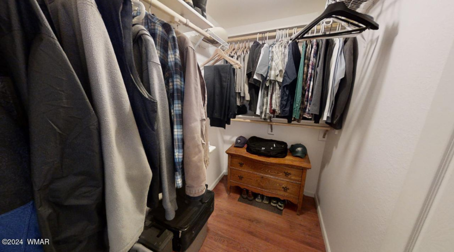 PineCreek_condo_223-Walk-in-Closet