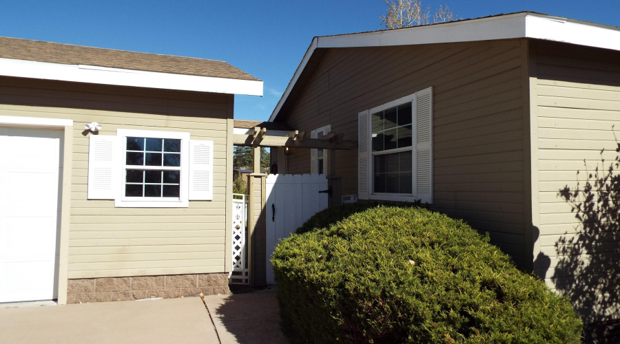 Detached garage