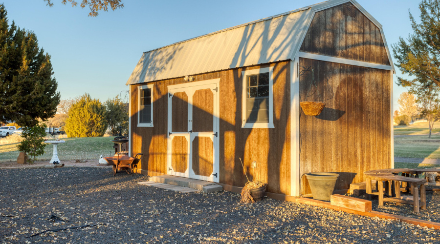 Storage Shed w/Heat, Loft & Electrical