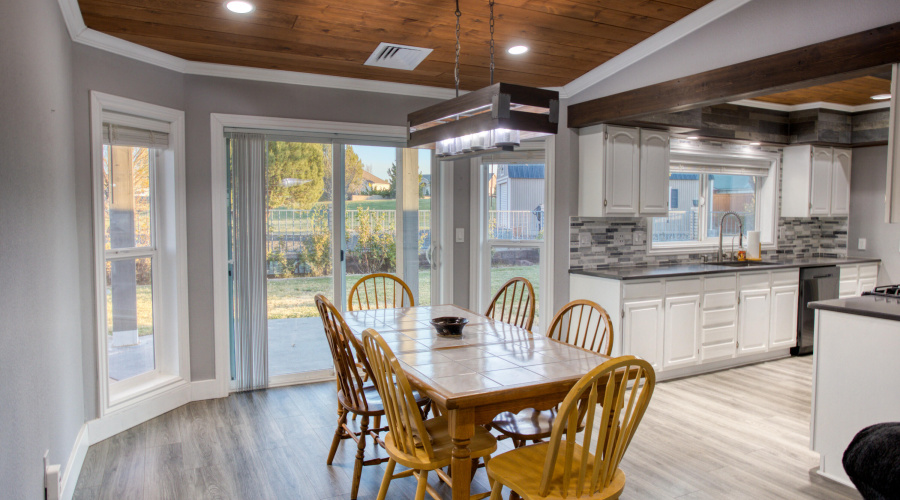 Dining Room w/Fairway Views