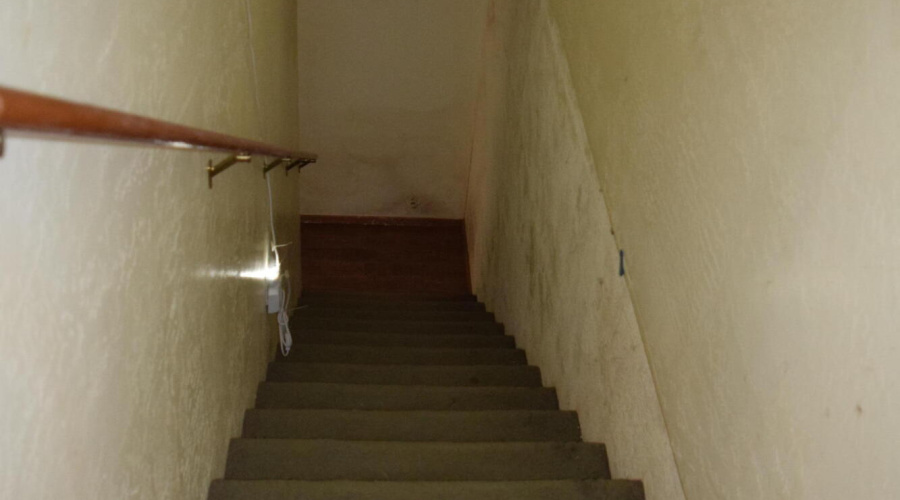 stairs to basement