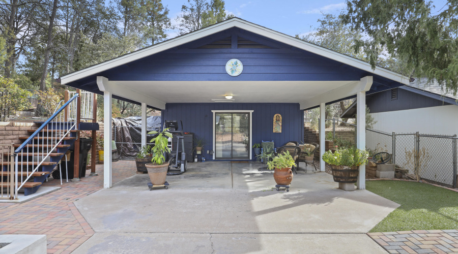 Guest House w covered Patio