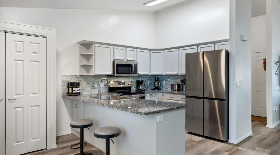 Kitchen with Breakfast Bar