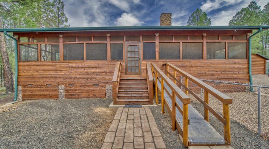 Screened-in Porch