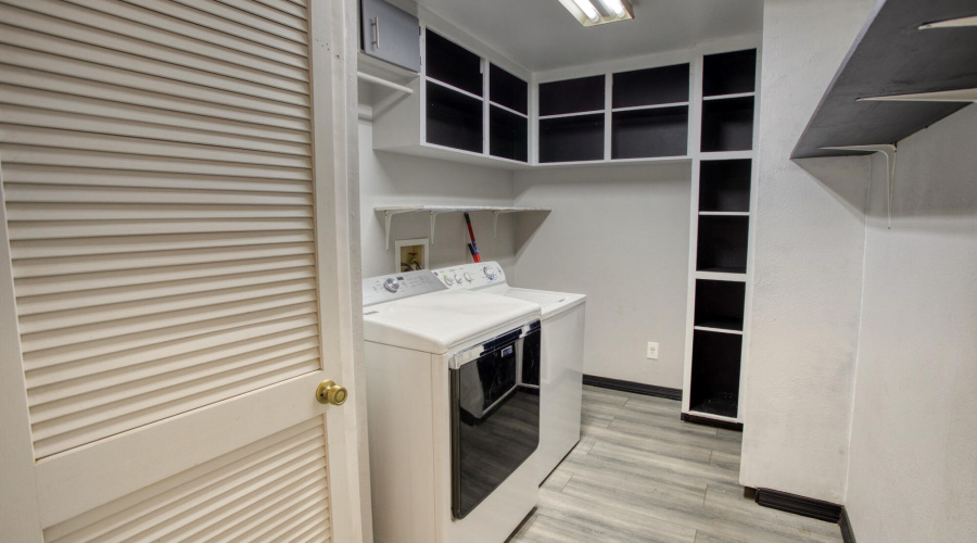 Pantry/Laundry Room