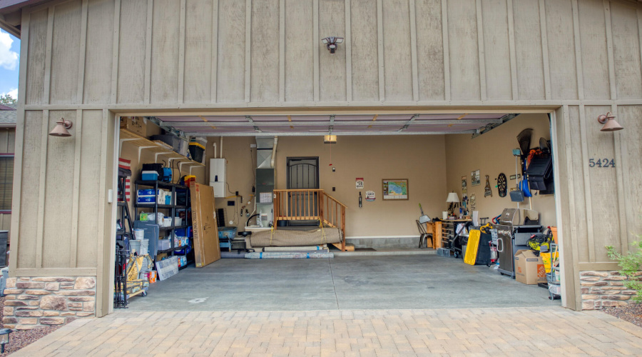 Spacous Garage