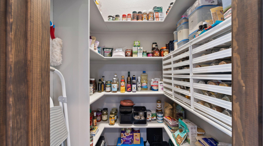 Walk - In Pantry