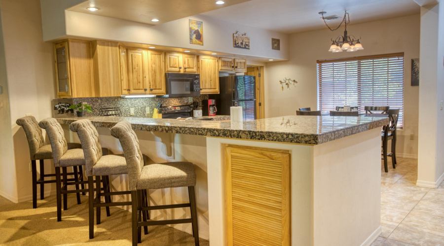 Kitchen/Breakfast Bar