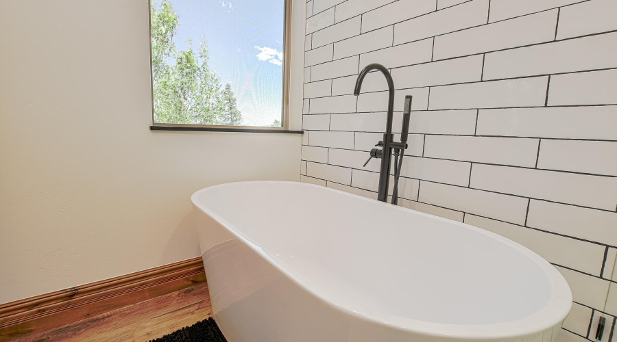 Soaker Tub for Guest Bedroom 5