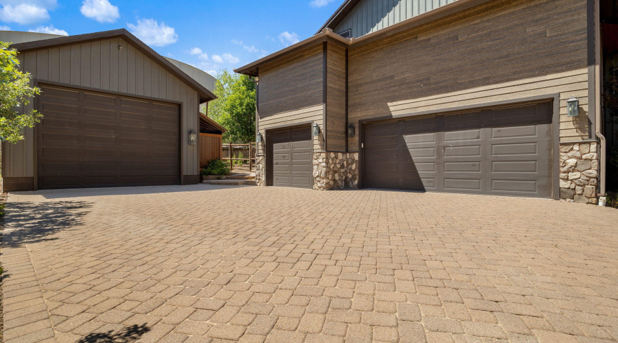 Plenty of Garage Space