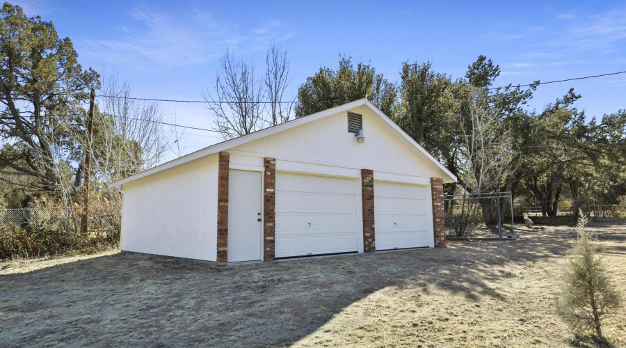 Detached 2 Car Garage/Workshop