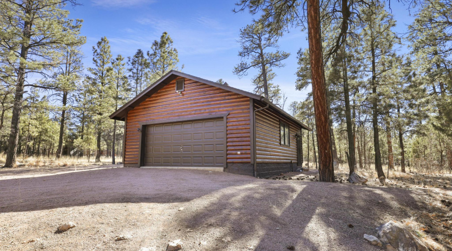 detached 2 car garage