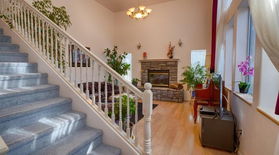 1526 Mainline Rd-Living Area