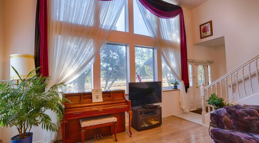 1526 Mainline Rd-Chalet Windows