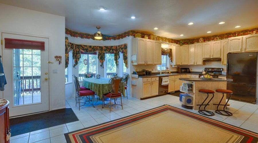 1526 Mainline Rd-Kitchen