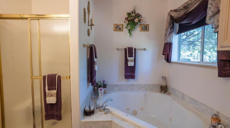 1526 Mainline Rd-Bath1