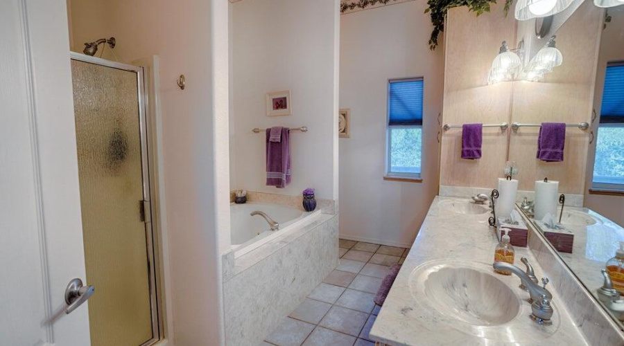 1526 Mainline Rd-Bath2