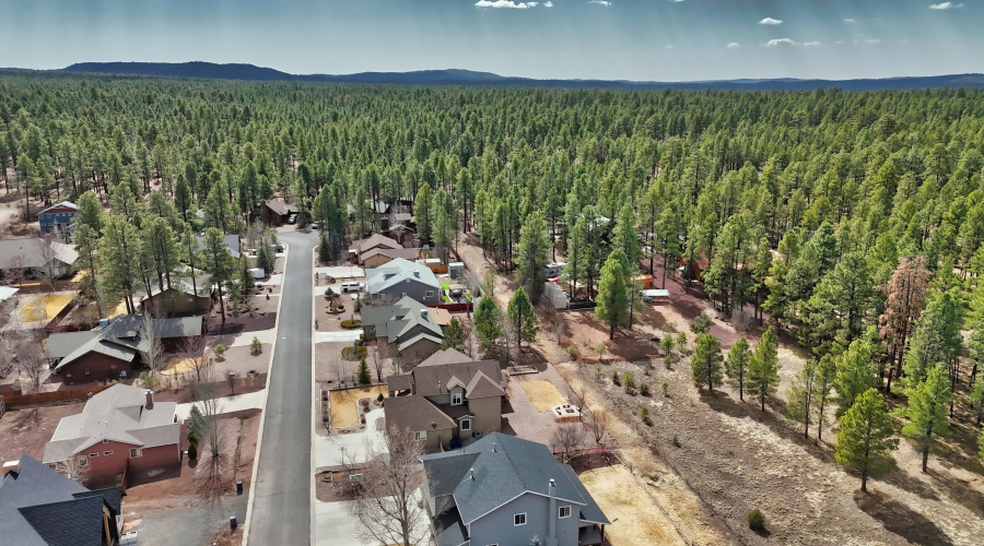 Just steps to Rim Rd