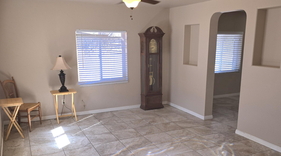 Living Rm twd Kitchen