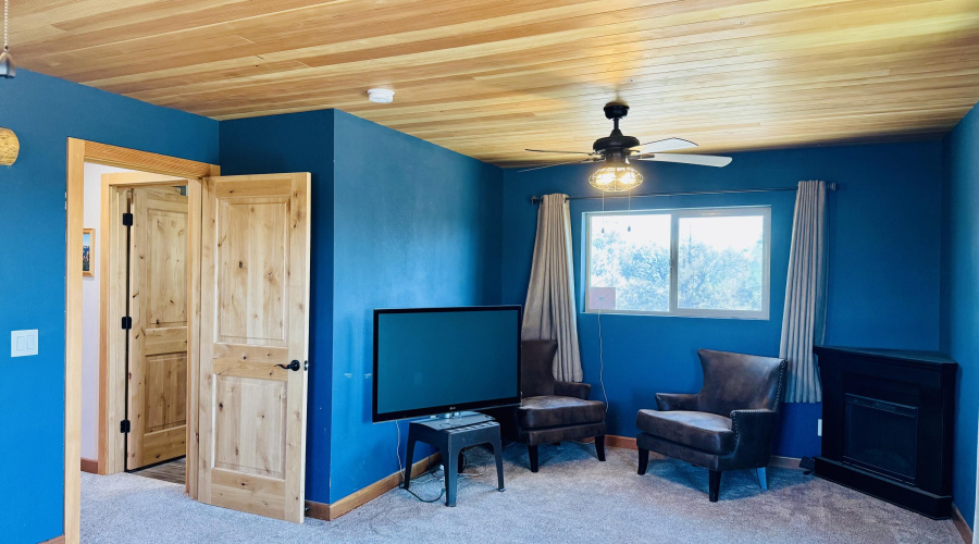 bedroom sitting area