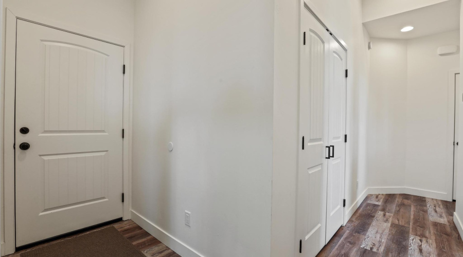 Door to garage/pantry