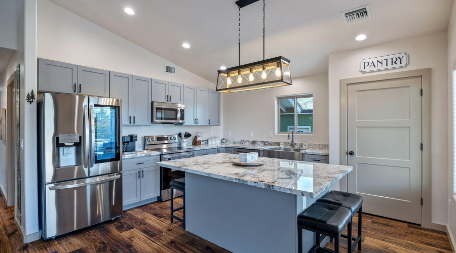 2231SitgreavesDr-Overgaard-AZ-8