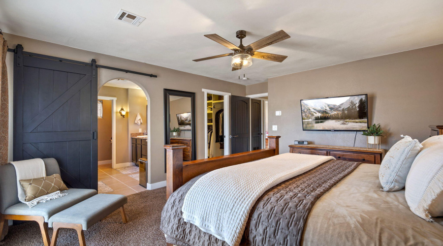 Master Suite to Bath, Closet, & Hallway