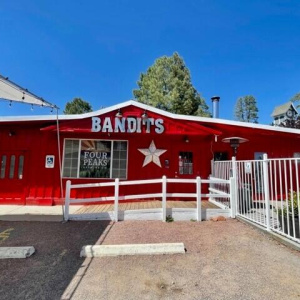 Bandits front3