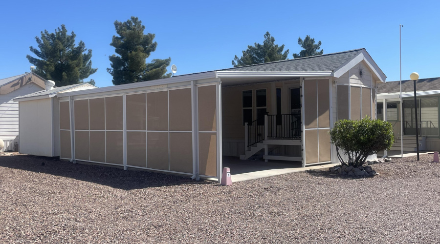 Screened Patio/ carport