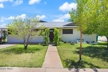 1219 Florida Street, Holbrook, Arizona 86025, Bedrooms, ,Bathrooms,Residential,For Sale,Florida,253596
