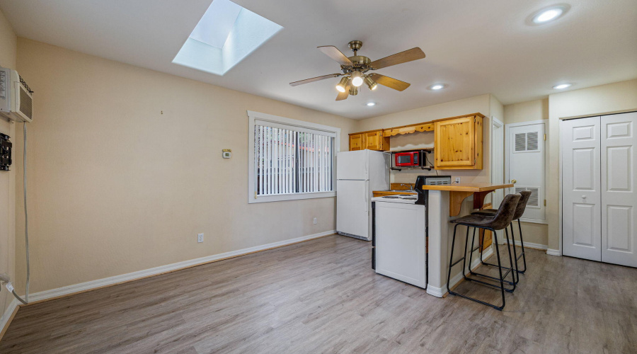 Guest House Living, Kitchen area