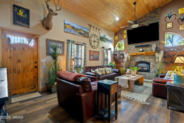 1979 Little Doe Trail, Overgaard, Arizona 85933, Bedrooms, ,Bathrooms,Residential,For Sale,Little Doe,255823