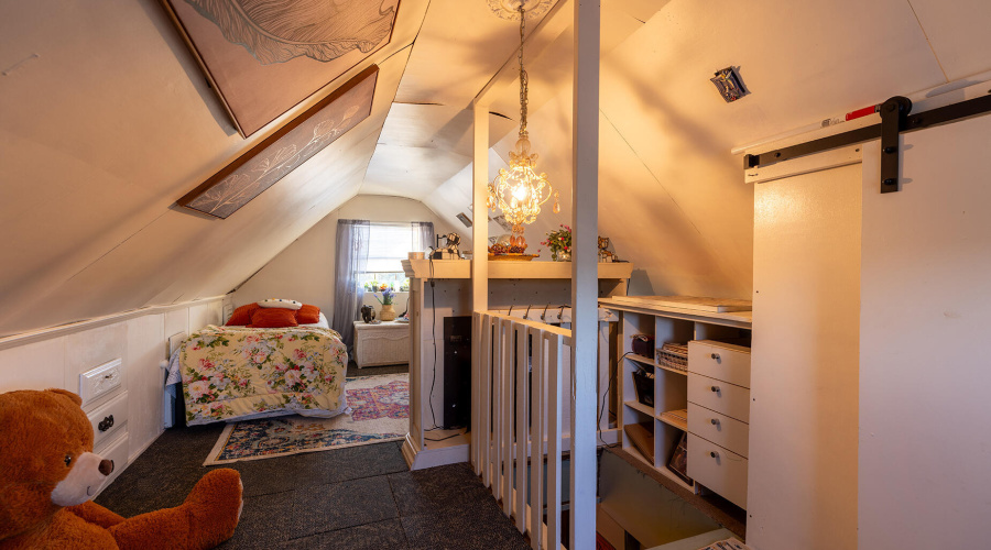 Bedroom 2/Loft space