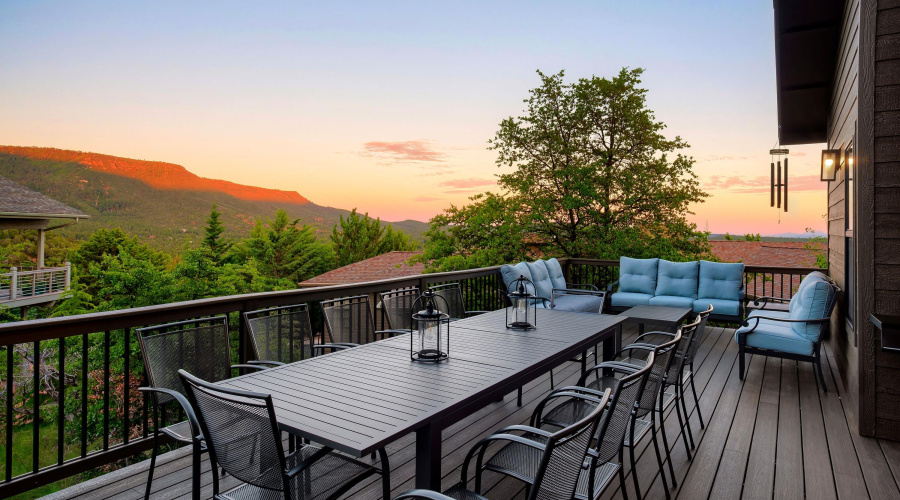 Twilight_Trendy Pine Lodge