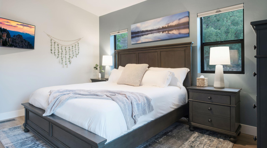 Primary Suite_Trendy Pine LodgeHR