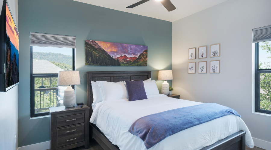 Guest Bed_Trendy Pine LodgeHR