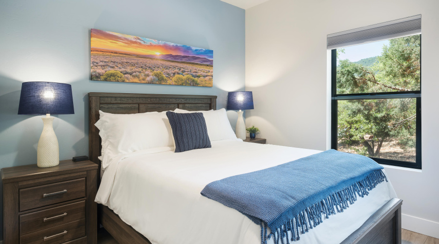 Guest Bed2_Trendy Pine LodgeHR