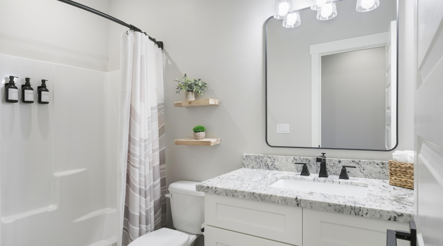 Guest Bath_Trendy Pine LodgeHR