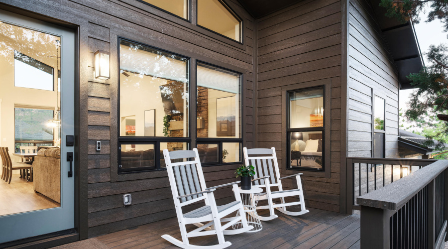 FrontPatio_Trendy Pine LodgeHR