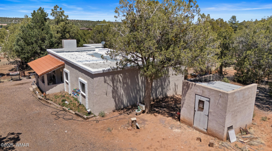 Home & Private Well House