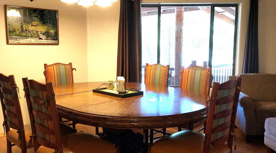 BlackCanyon Dining Area135405