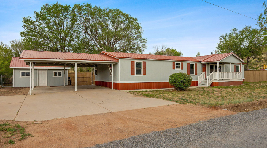 HOUSE WITH LARGE 2 CAR ATTACHED CAR PORT