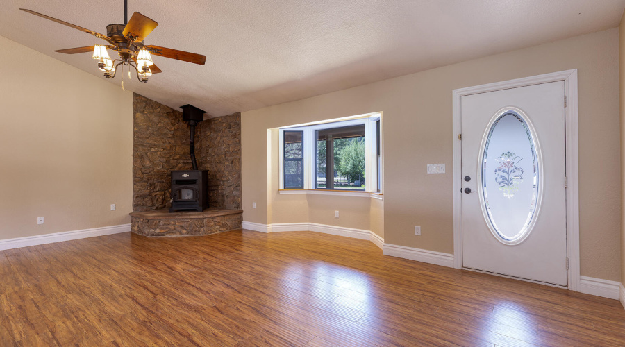 photo(10) 116 W Skyhook SL Staci 053125